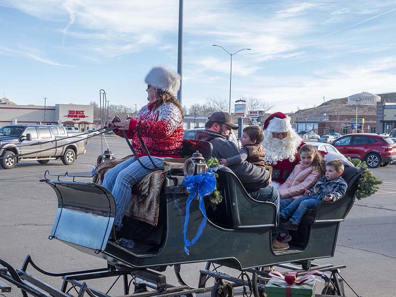 Santa gives sleigh rides in Ace Parking Lot 12-21-2024_007